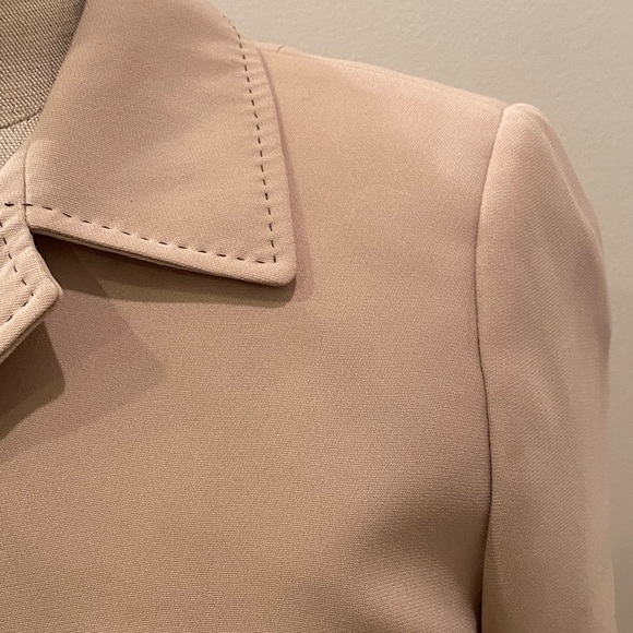 Tahari Womens Tan Blazer w Silver Buttons & Brown Contrast Stitching / Size 6 - Picture 7 of 15